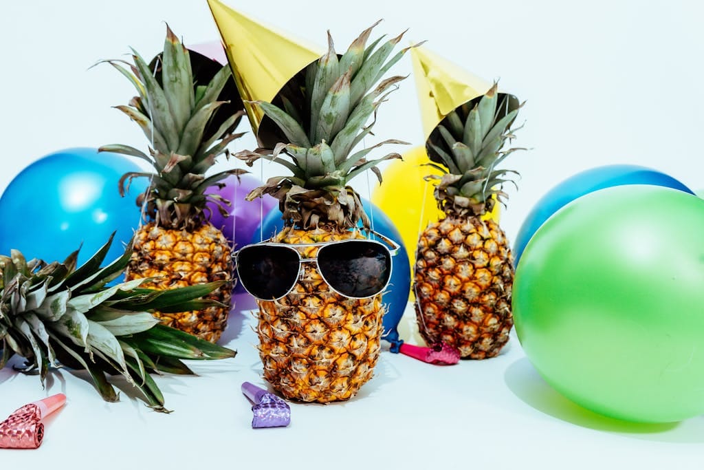 gestione inserzioni on line social networks brescia - foto che rappresenta degli ananas con degli occhiali